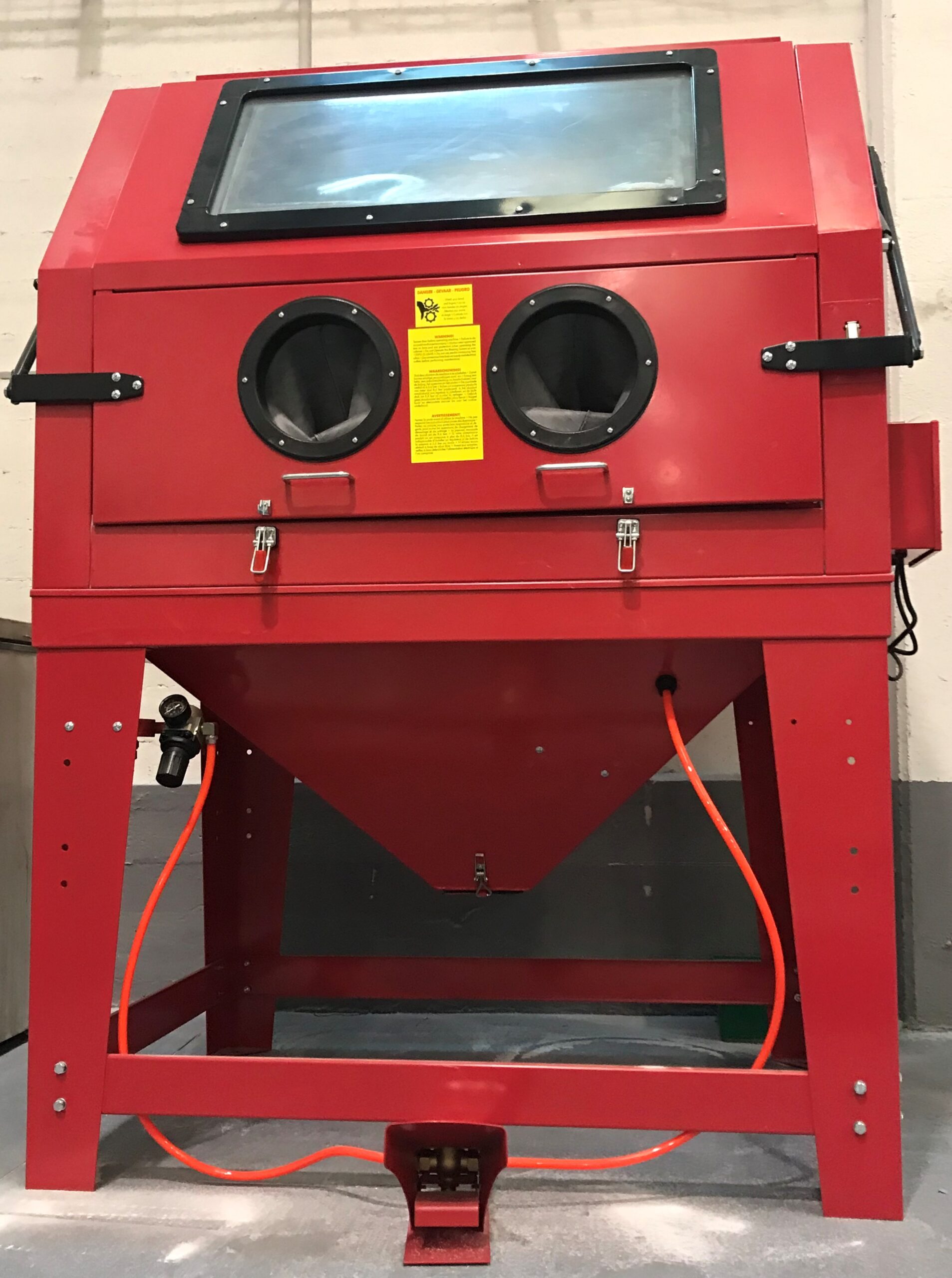 Sandblasting machine